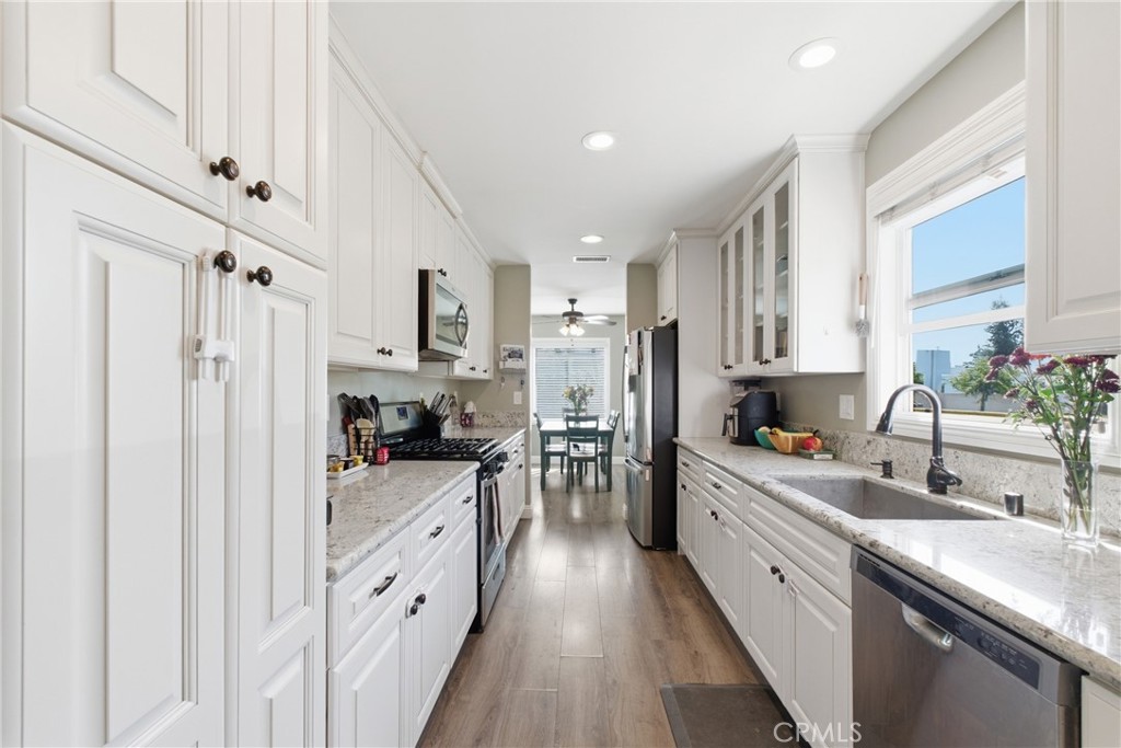 3403 Roxanne Avenue Long Beach, CA 90808 - Photo 2 of 28