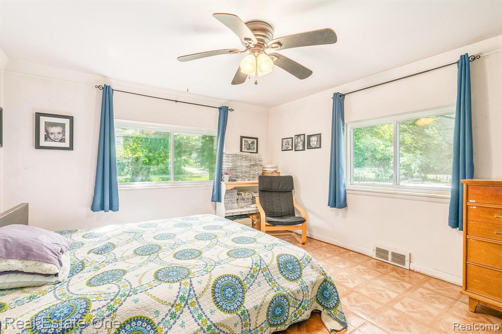 26393 Power Road Farmington Hills, MI 48334 - Photo 33 of 37