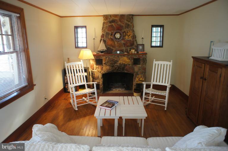 221 Long Point Road Crownsville, MD 21032 - Photo 9 of 25 Living Room