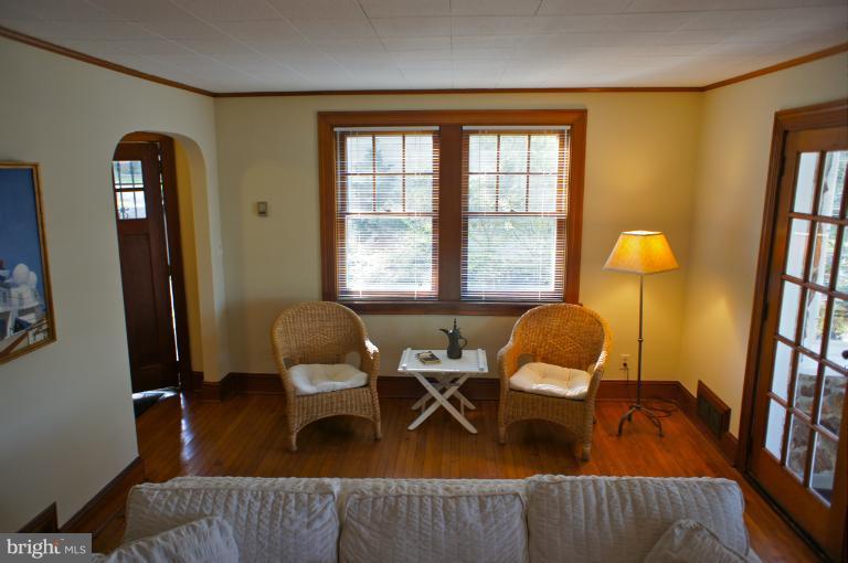 221 Long Point Road Crownsville, MD 21032 - Photo 10 of 25 Living Room