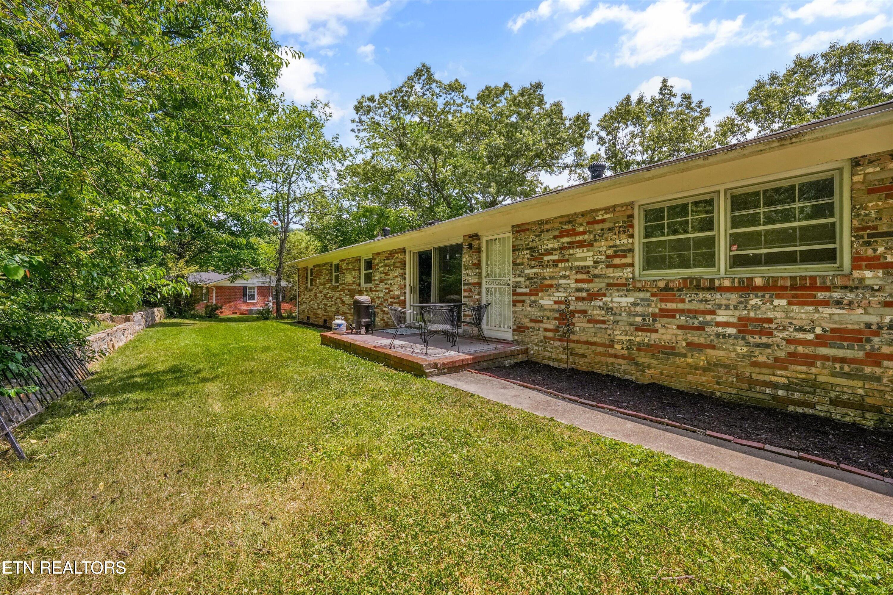 6315 Babelay Road Knoxville, TN 37924 - Photo 26 of 33 Back Patio