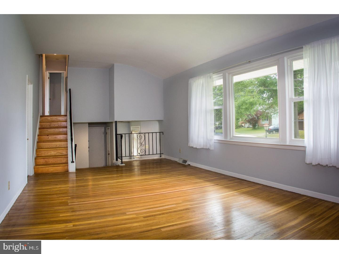 222 Avon Road Cherry Hill, NJ 08034 - Photo 4 of 25 Living Room