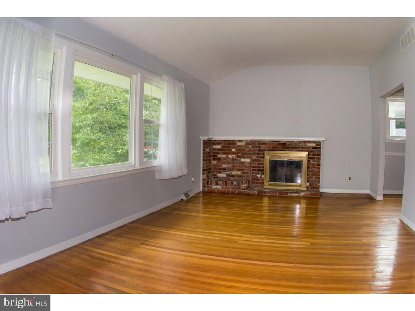 222 Avon Road Cherry Hill, NJ 08034 - Photo 5 of 25 Living Room