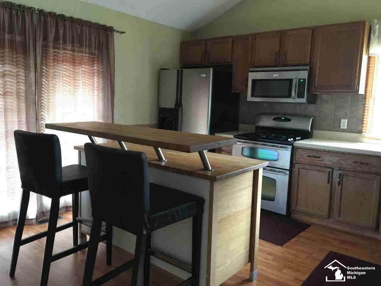 1370 Rutledge Drive Temperance, MI 48182 - Photo 10 of 25 Kitchen