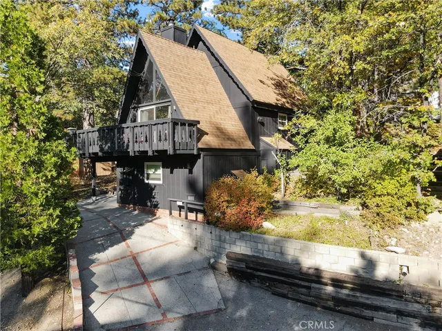 a view of backyard of house
