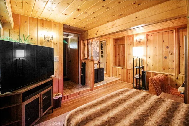 a view of livingroom with furniture and a ceiling fan