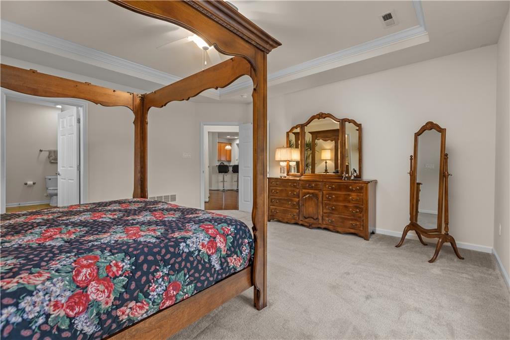 137 Freedom Lane Sewickley, PA 15143 - Photo 20 of 36 a bedroom with two beds and dresser