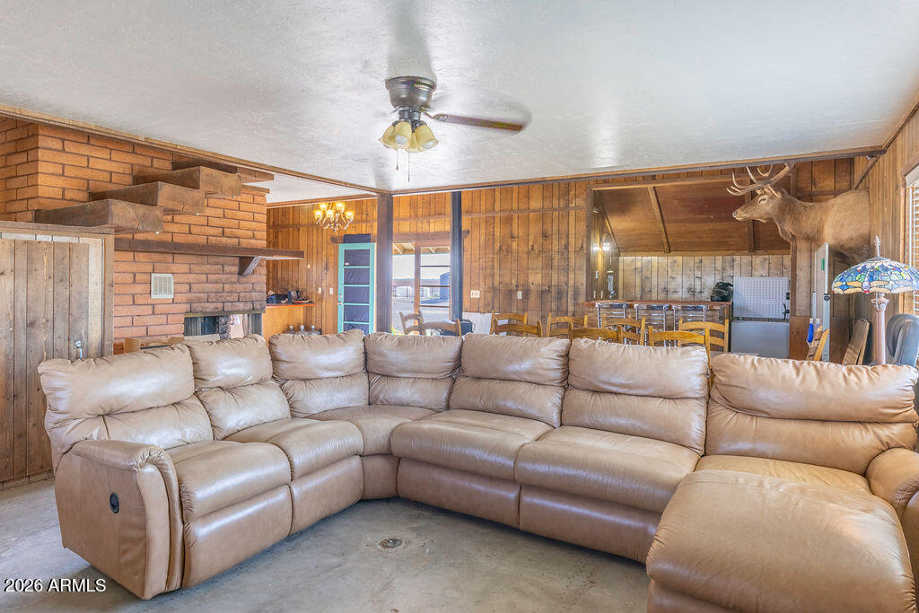 73345 Urea Ranch Road Wenden, AZ 85357 - Photo 18 of 43 Great room, Dining and Bar