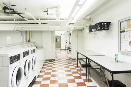 6301 North Sheridan Road, Unit 19A Chicago, IL 60660 - Photo 17 of 24 a view of a hallway with seating space
