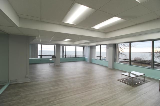6301 North Sheridan Road, Unit 19A Chicago, IL 60660 - Photo 20 of 24 an empty room with wooden floor and floor to ceiling window