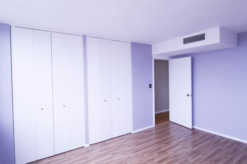 6301 North Sheridan Road, Unit 19A Chicago, IL 60660 - Photo 10 of 24 a view of an empty room with wooden floor