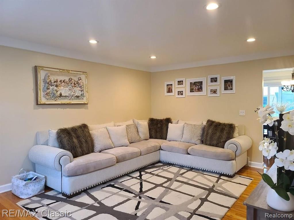 2367 Edwin Drive Warren, MI 48092 - Photo 8 of 27 Gallery Image 8