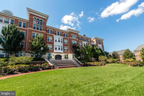 $620,000 | 400 Cameron Station Boulevard, Unit 202, Alexandria, VA 22304