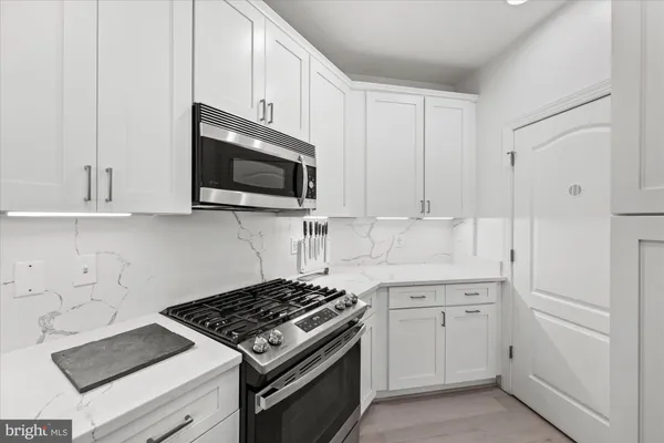 $620,000 | 400 Cameron Station Boulevard, Unit 202, Alexandria, VA 22304