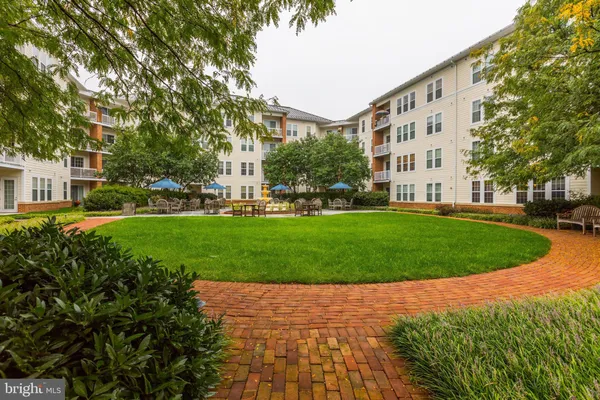 $620,000 | 400 Cameron Station Boulevard, Unit 202, Alexandria, VA 22304