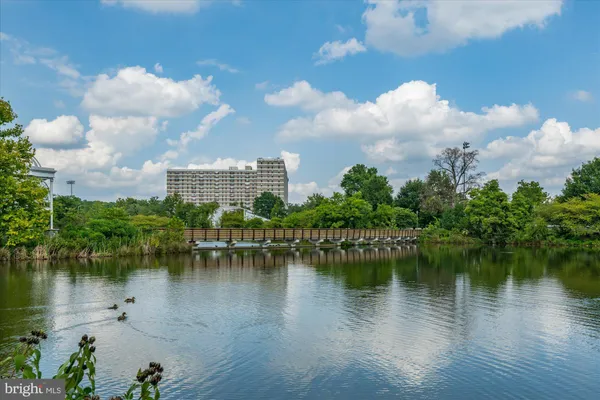 $620,000 | 400 Cameron Station Boulevard, Unit 202, Alexandria, VA 22304