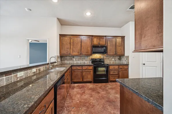 $280,000 | 14330 South Summerchase Circle, Willis, TX 77318