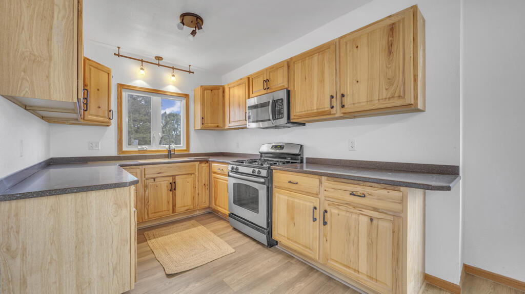 2917 Stone Road Manitowoc Rapids, WI 54220 - Photo 5 of 34 Kitchen