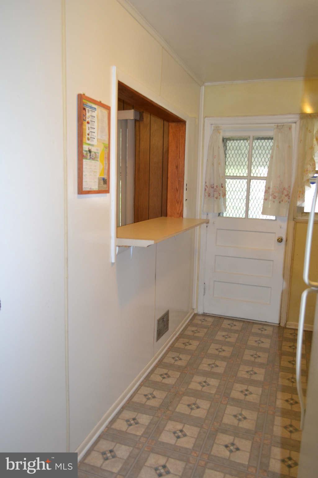 1033 Stamford Road Baltimore, MD 21229 - Photo 11 of 27 Kitchen