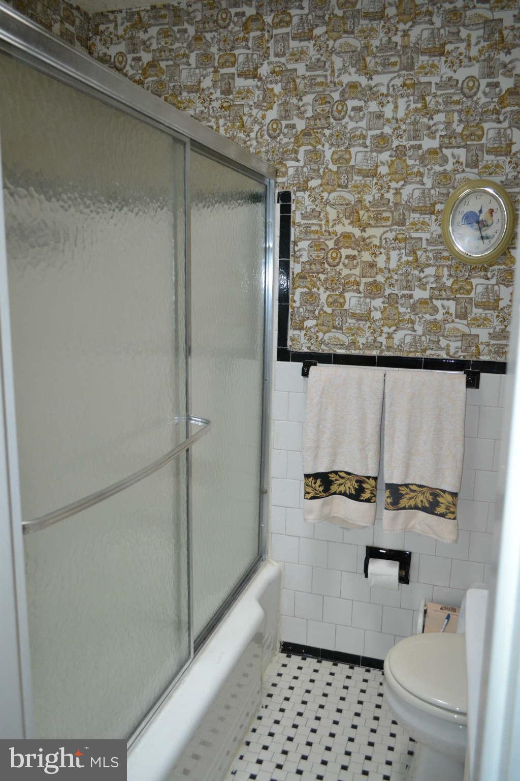1033 Stamford Road Baltimore, MD 21229 - Photo 15 of 27 Bath
