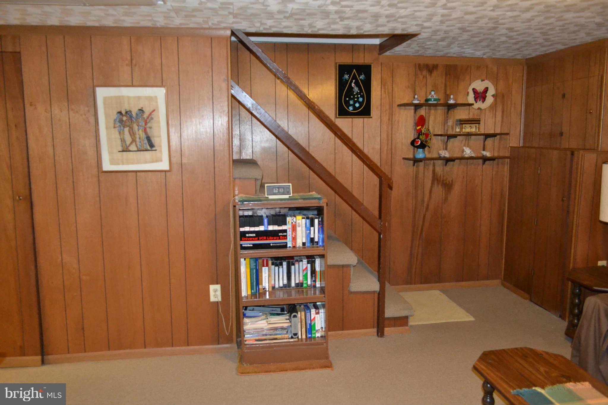 1033 Stamford Road Baltimore, MD 21229 - Photo 17 of 27 Family Room