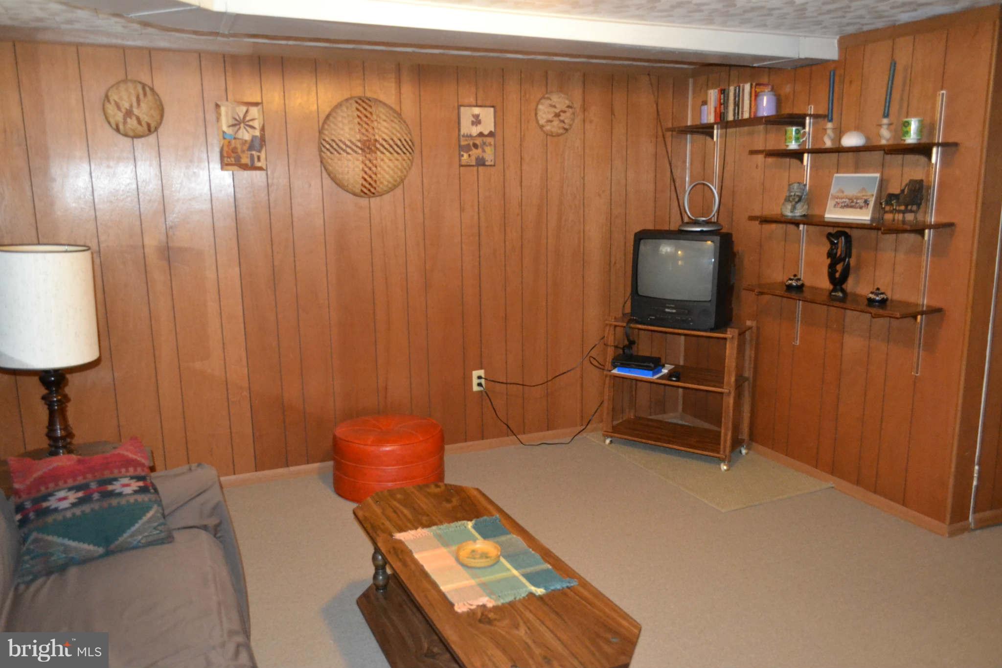 1033 Stamford Road Baltimore, MD 21229 - Photo 18 of 27 Family Room