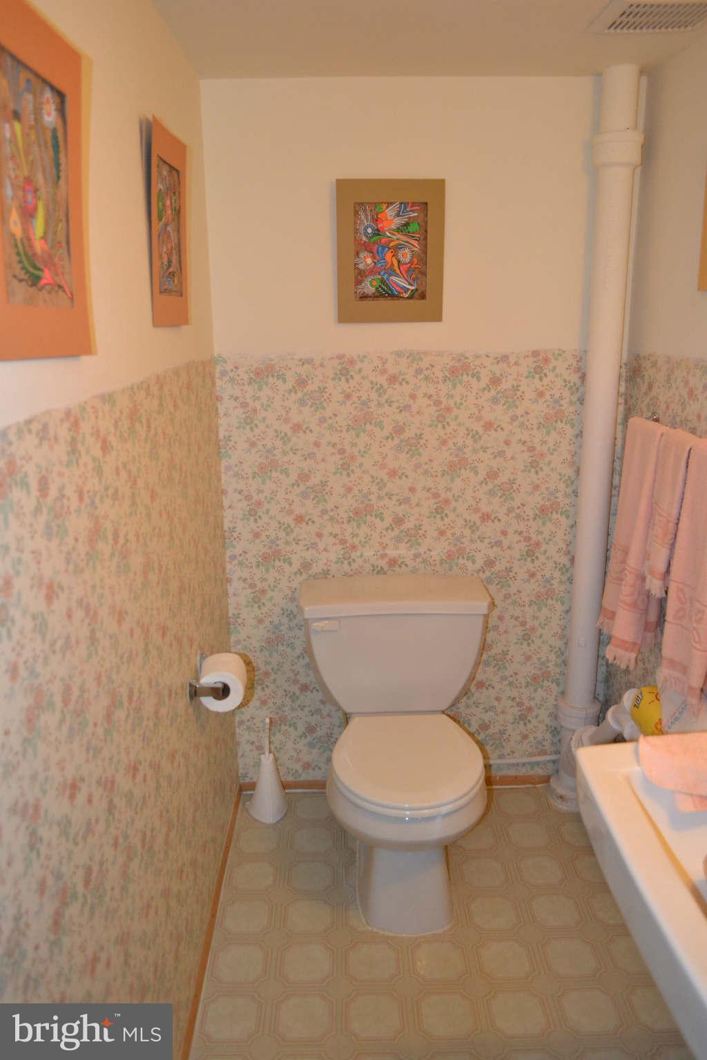 1033 Stamford Road Baltimore, MD 21229 - Photo 19 of 27 Bath