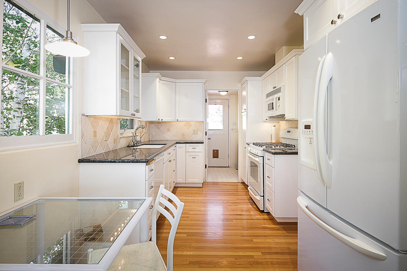 1224 Diana Road Santa Barbara, CA 93103 - Photo 8 of 19 Eat-In Kitchen