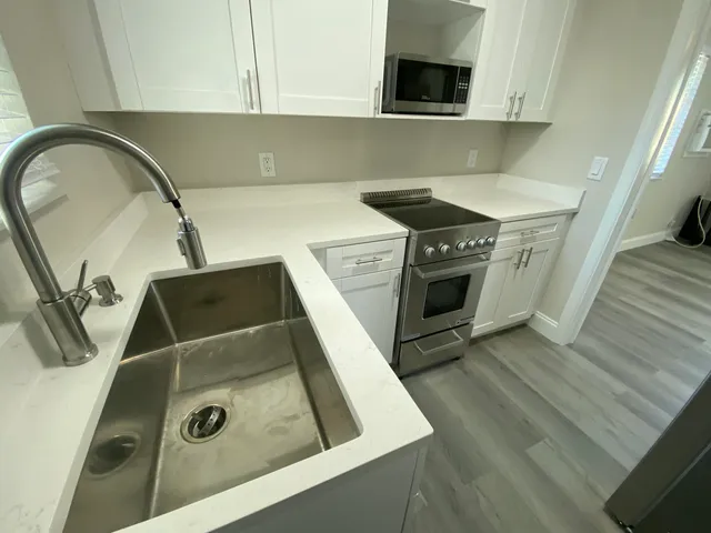 a view of front door with a door