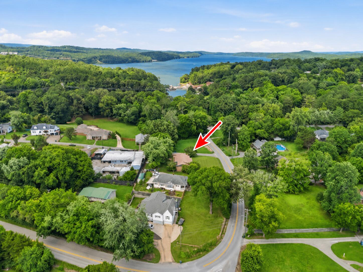 3416 Roberts Road Chattanooga, TN 37416 - Photo 37 of 37 Aerial photo with lake