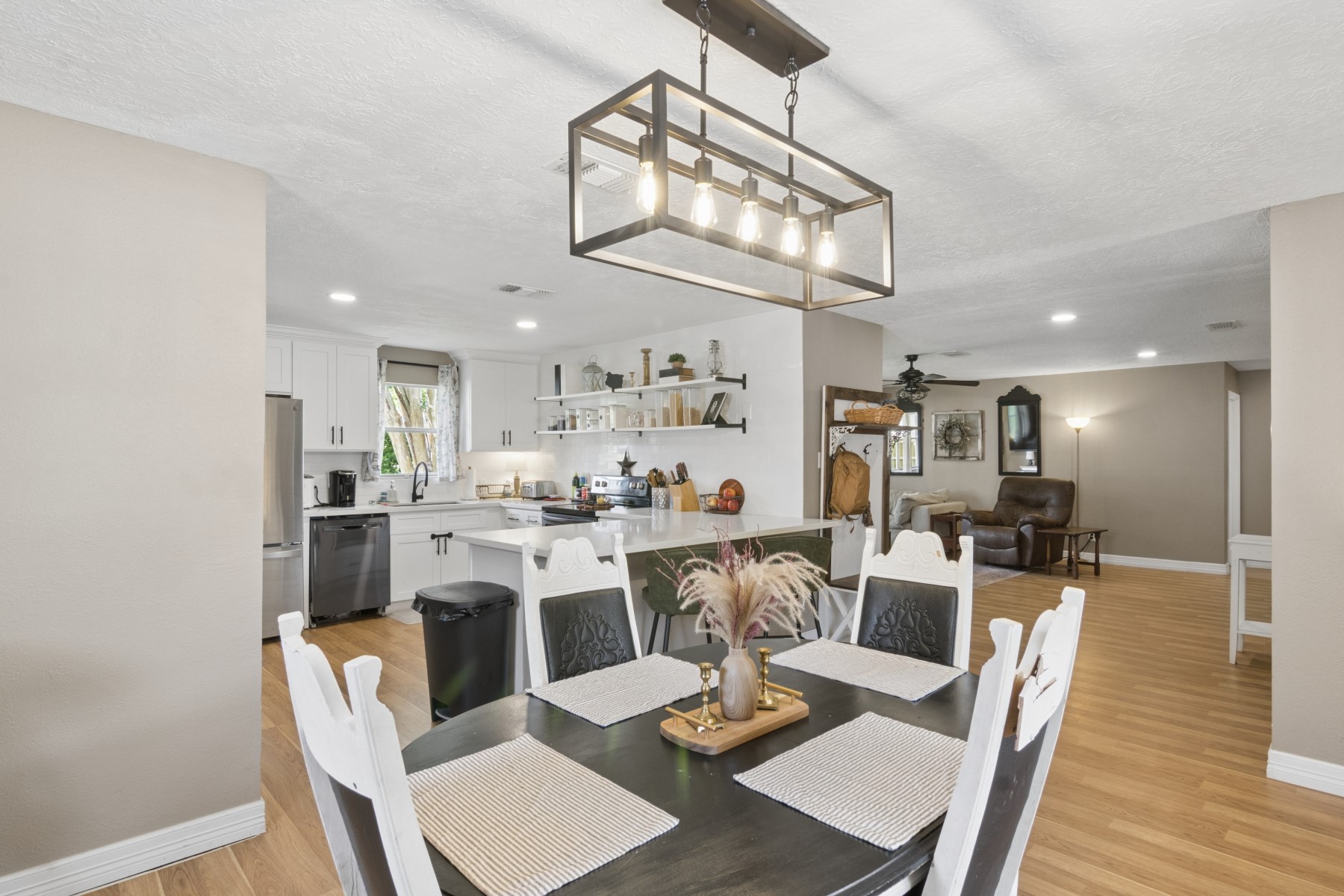 8205 Arrowhead Lane Houston, TX 77075 - Photo 8 of 17 dining room