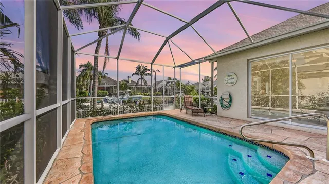 a view of a front of house with a yard