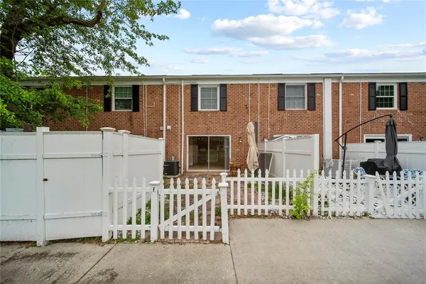 $1,600 | 13713 Juniper Blossom Drive, Tampa, FL 33618