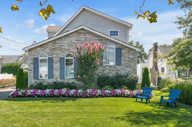 a front view of house with yard