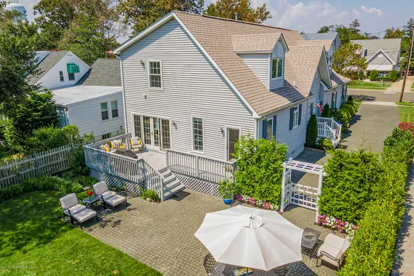 a view of a dinning table and chairs in patio