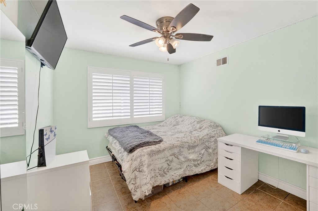 2501 East Avenue R4 Palmdale, CA 93550 - Photo 31 of 40 2nd Bedroom