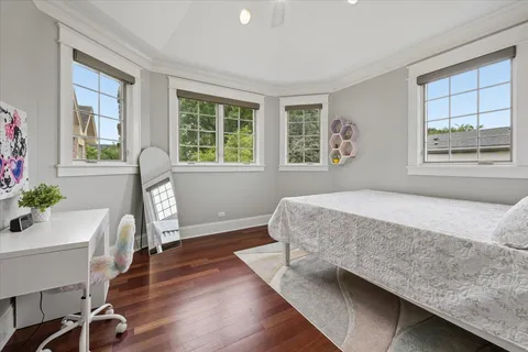 $1,100,000 | 5054 West Berwyn Avenue, Chicago, IL 60630