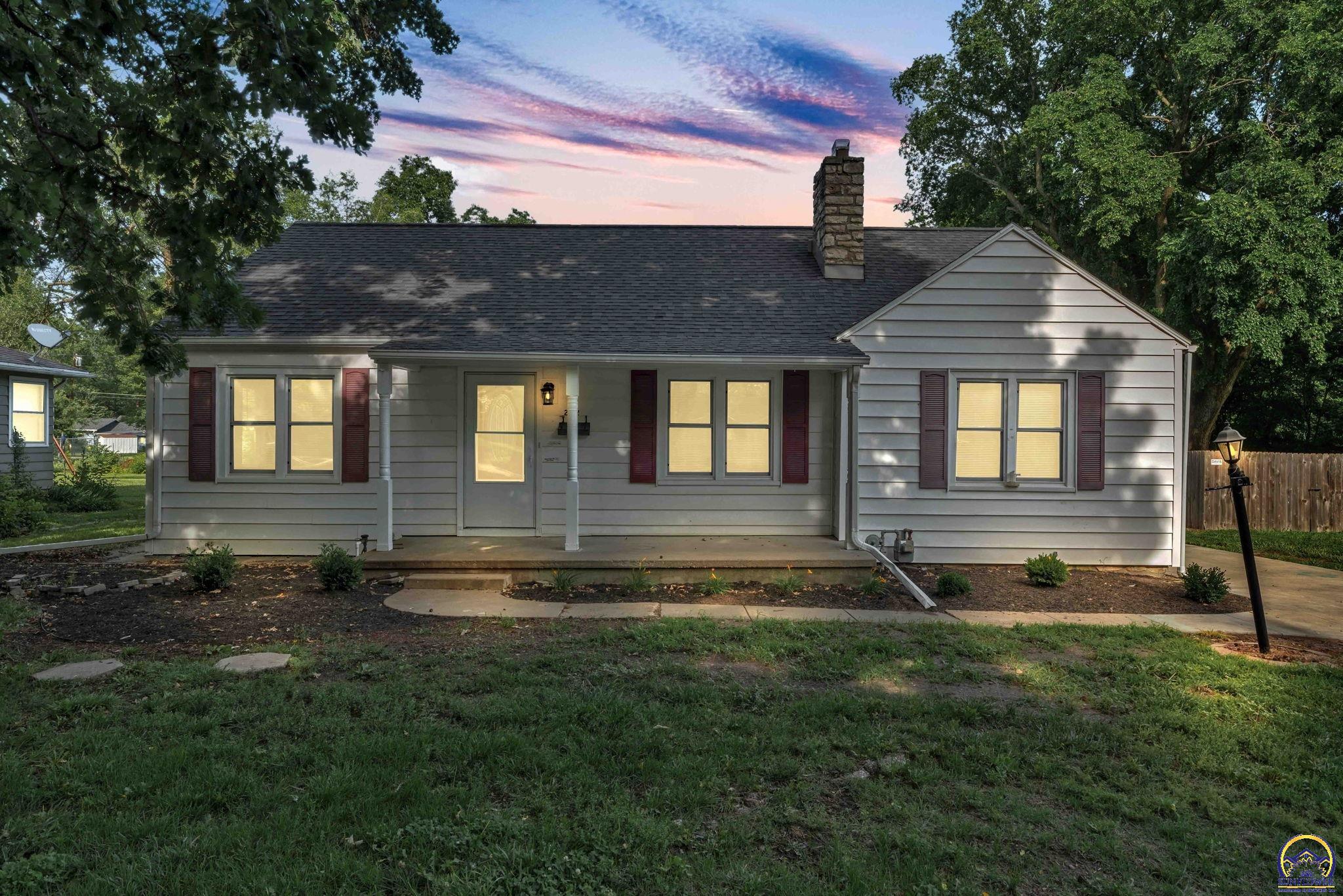 2212 Southwest Burnett Road Topeka, KS 66614 - Photo 3 of 37