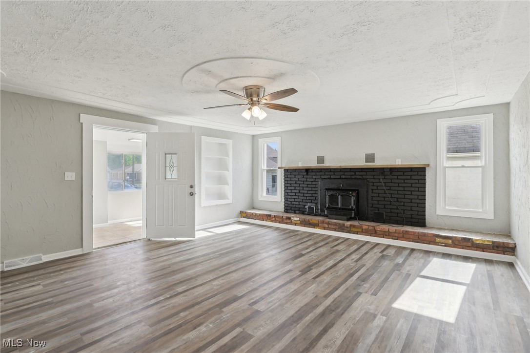 9273 Roxbury Road Parma Heights, OH 44130 - Photo 5 of 27 Complete with fireplace