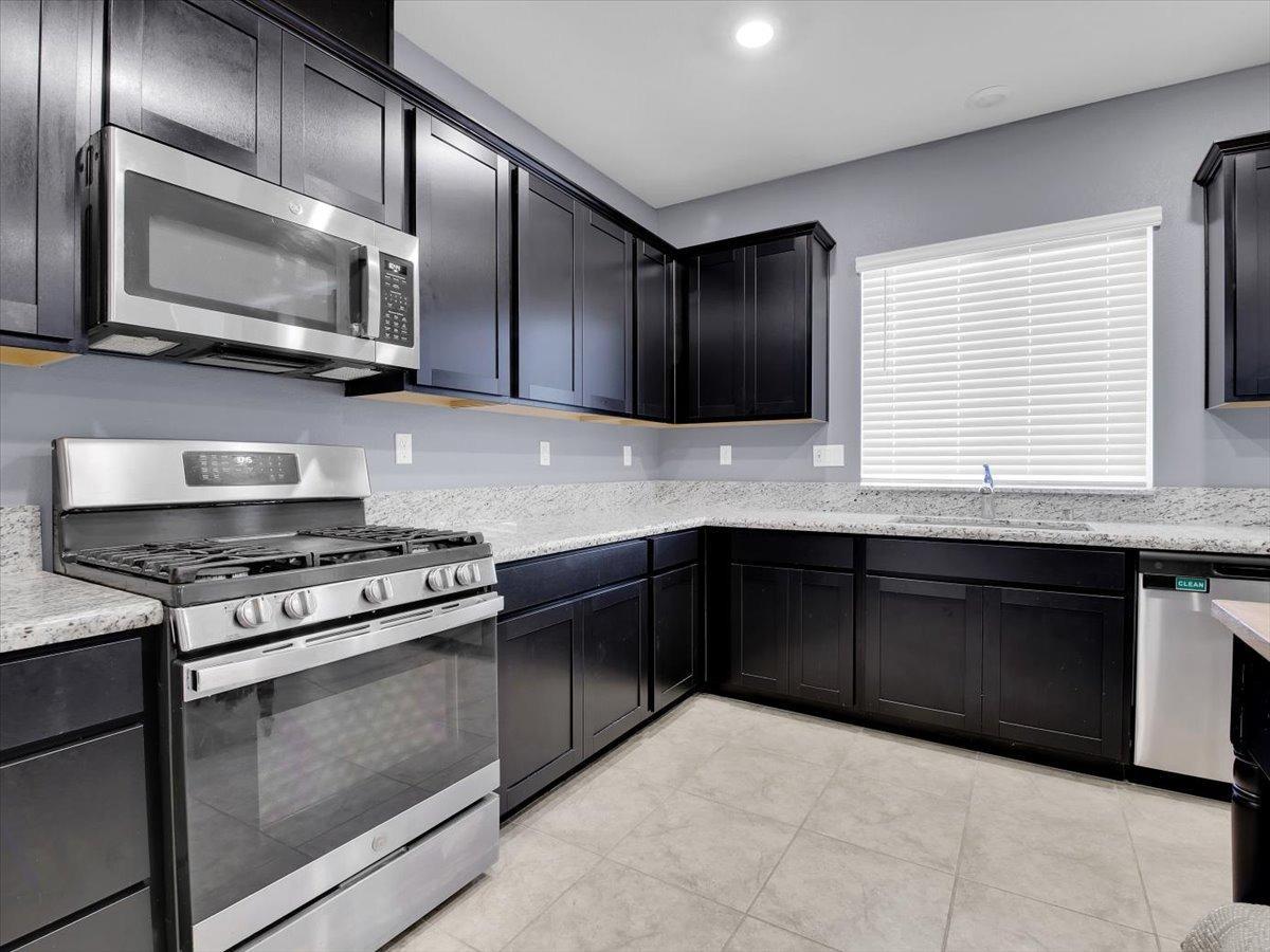 1338 Callison Way Olivehurst, CA 95961 - Photo 17 of 70
