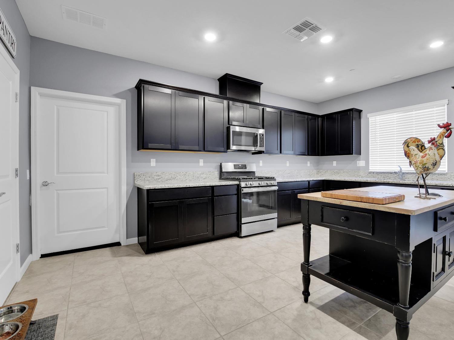 1338 Callison Way Olivehurst, CA 95961 - Photo 18 of 70