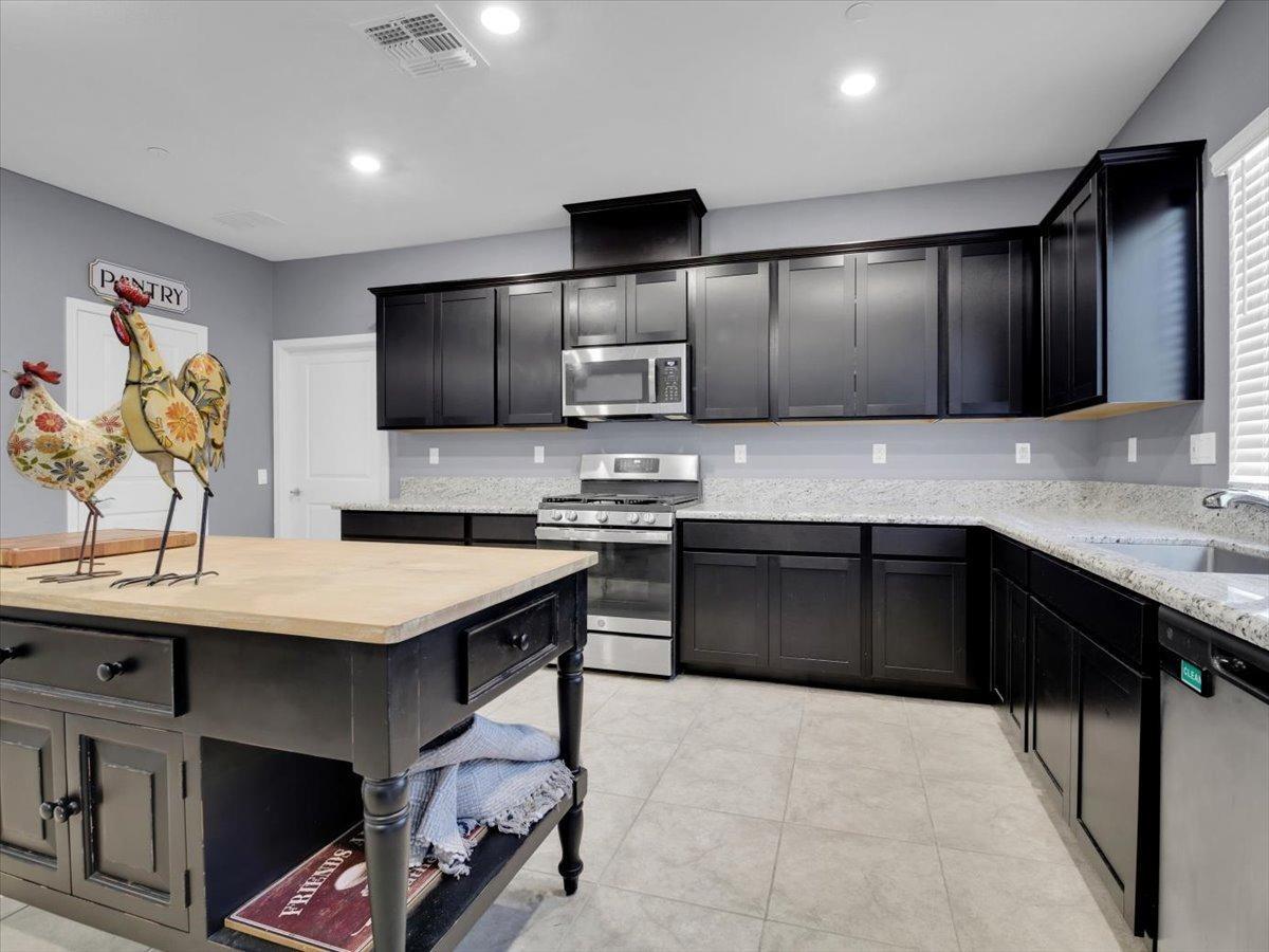 1338 Callison Way Olivehurst, CA 95961 - Photo 23 of 70