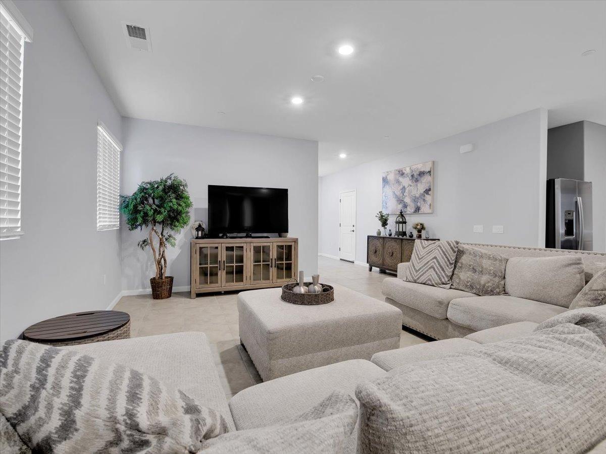 1338 Callison Way Olivehurst, CA 95961 - Photo 6 of 70