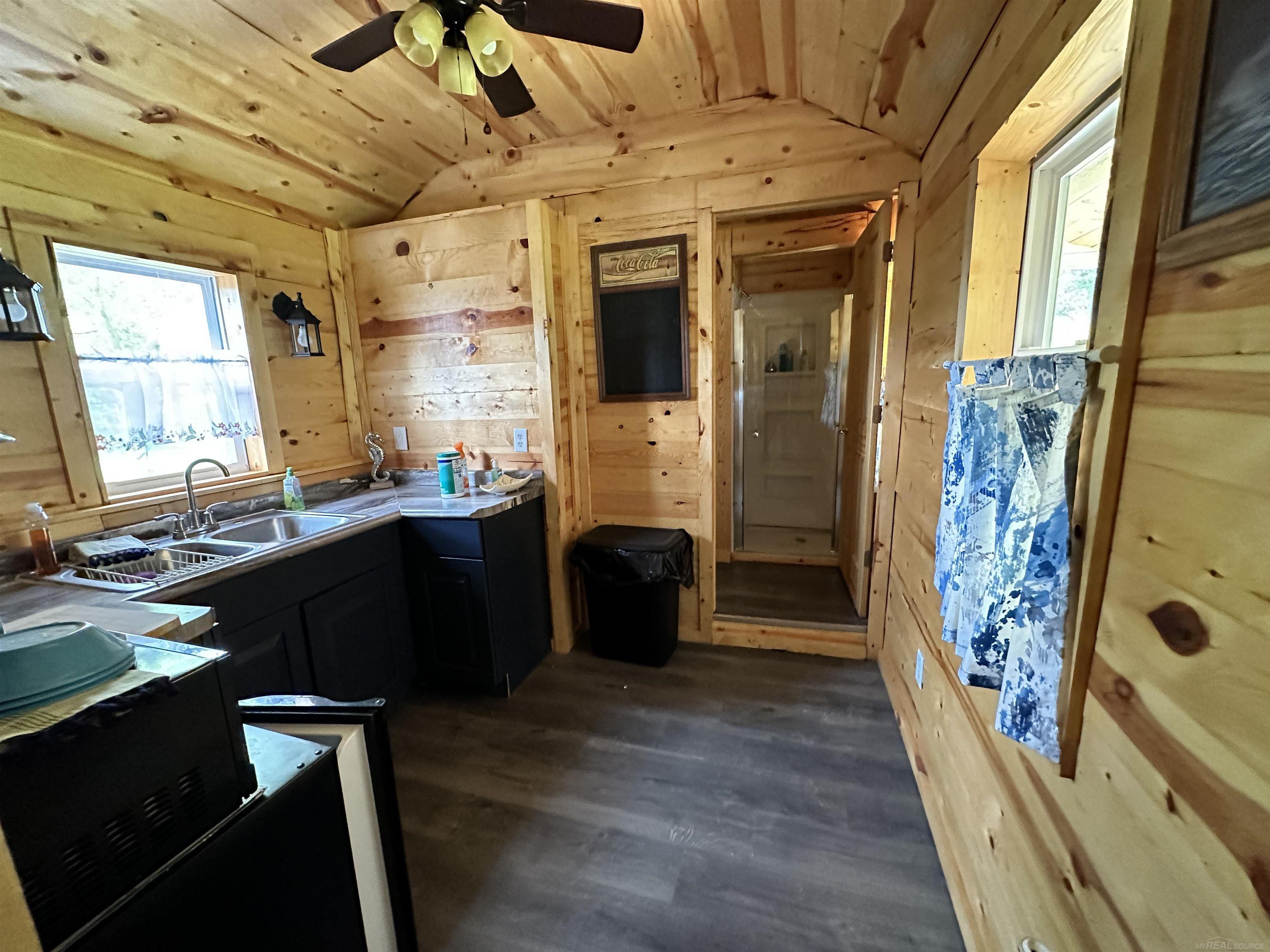 5180 Lakeshore Road Deckerville, MI 48427 - Photo 38 of 56 50118664-37.JPG