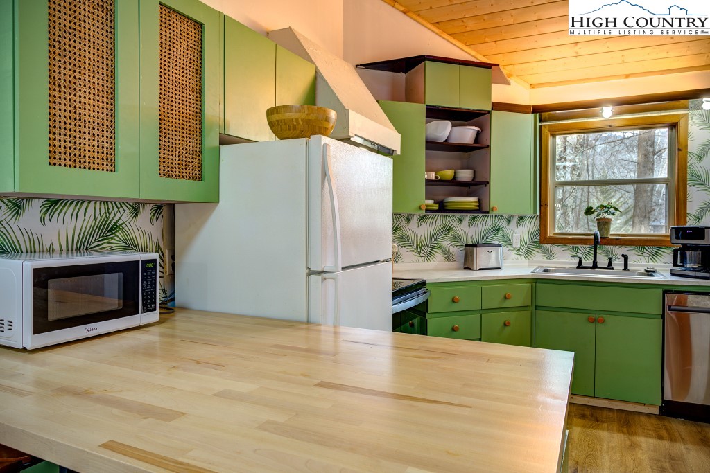 291 Laurel Ridge Banner Elk, NC 28604 - Photo 12 of 48 Gallery Image 12