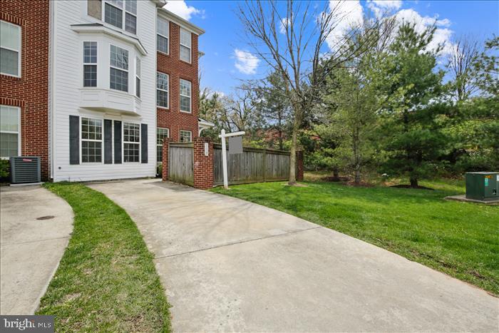 119 Mountain Creek Circle Frederick, MD 21702 - Photo 2 of 34 Driveway