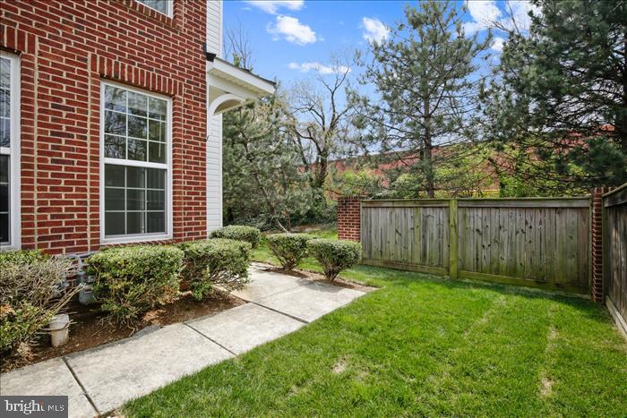 119 Mountain Creek Circle Frederick, MD 21702 - Photo 5 of 34 Front Lawn