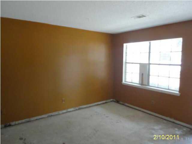7512 Stagecoach Road Pensacola, FL 32526 - Photo 3 of 19 Living Room