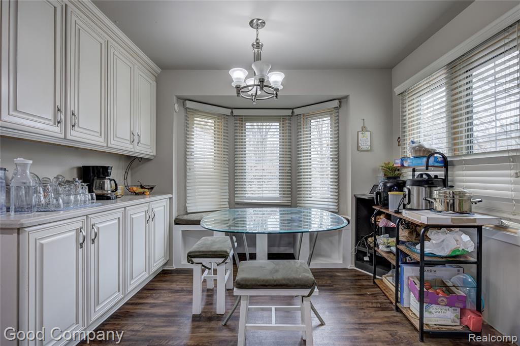 6255 Celeste Road West Bloomfield, MI 48322 - Photo 17 of 50
