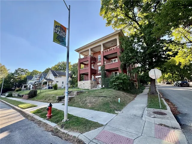 $1,200,000 | 4200 Harrison Street, Kansas City, MO 64110
